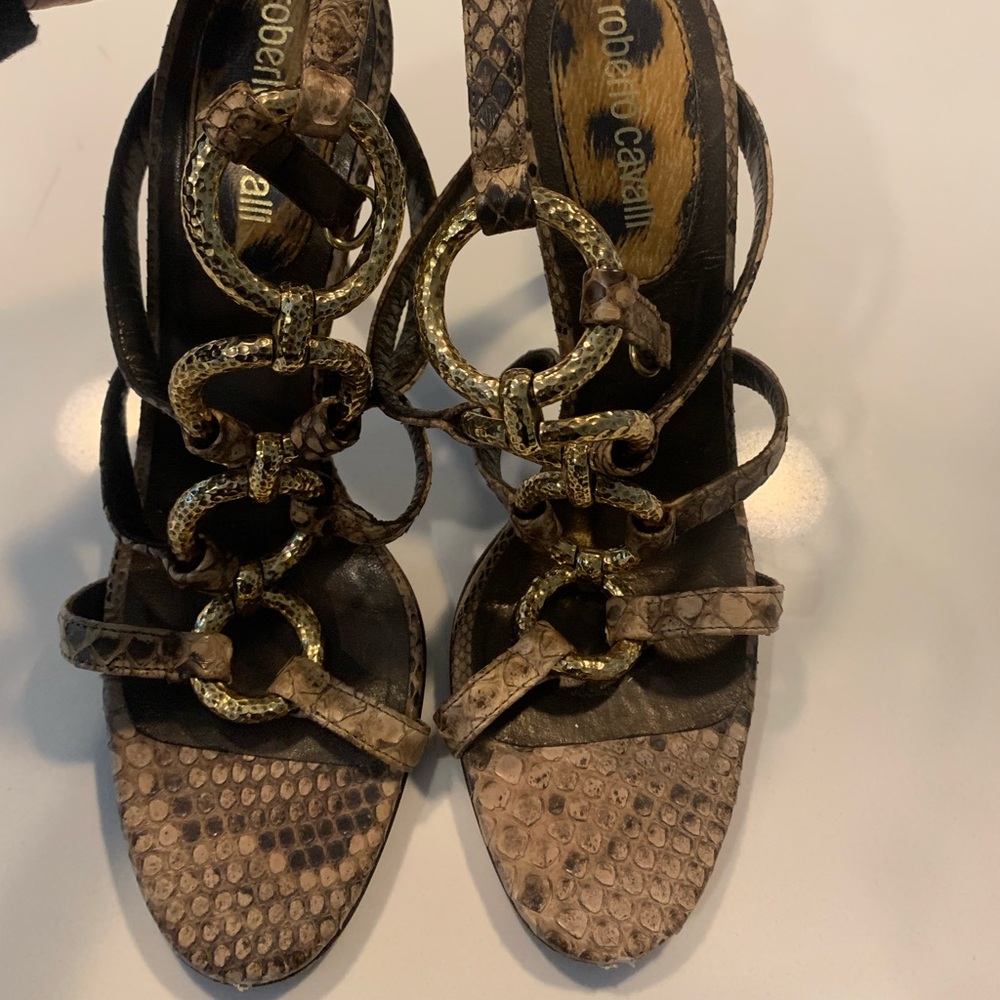 Roberto Cavalli size 8 embossed heels
